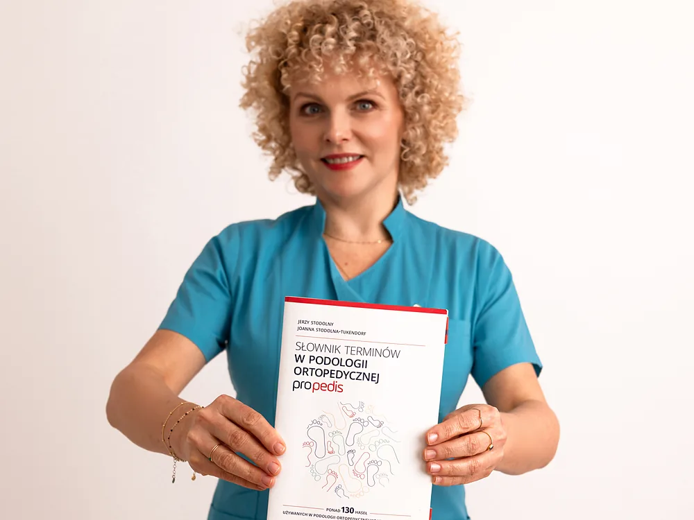 dr n. med. Joanna Stodolna-Tukendorf ze „Słownikiem terminów w podologii ortopedycznej”
