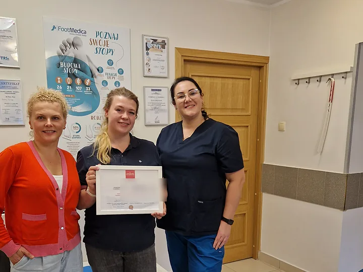 Kursantka z Ośrodka Rehabilitacji Biomicus z certyfikatem Pro Pedis